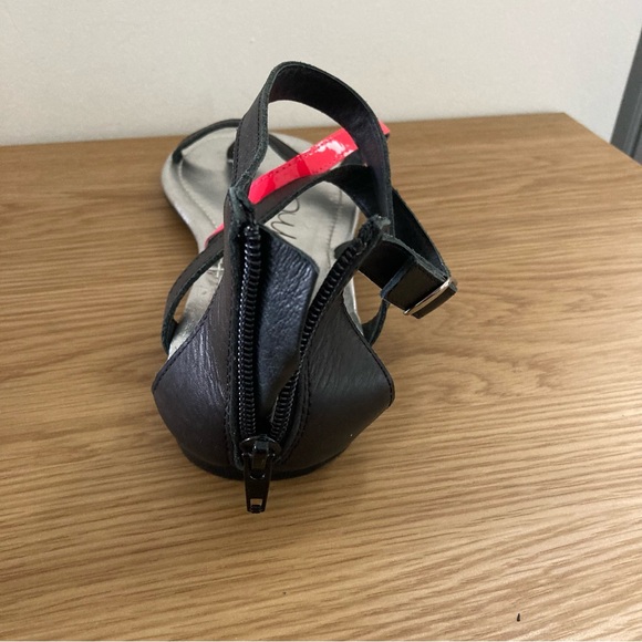 Kate & Mel Size 10 (41) Black & Pink Strappy Flat Sandals Heel Zipper - Picture 7 of 8